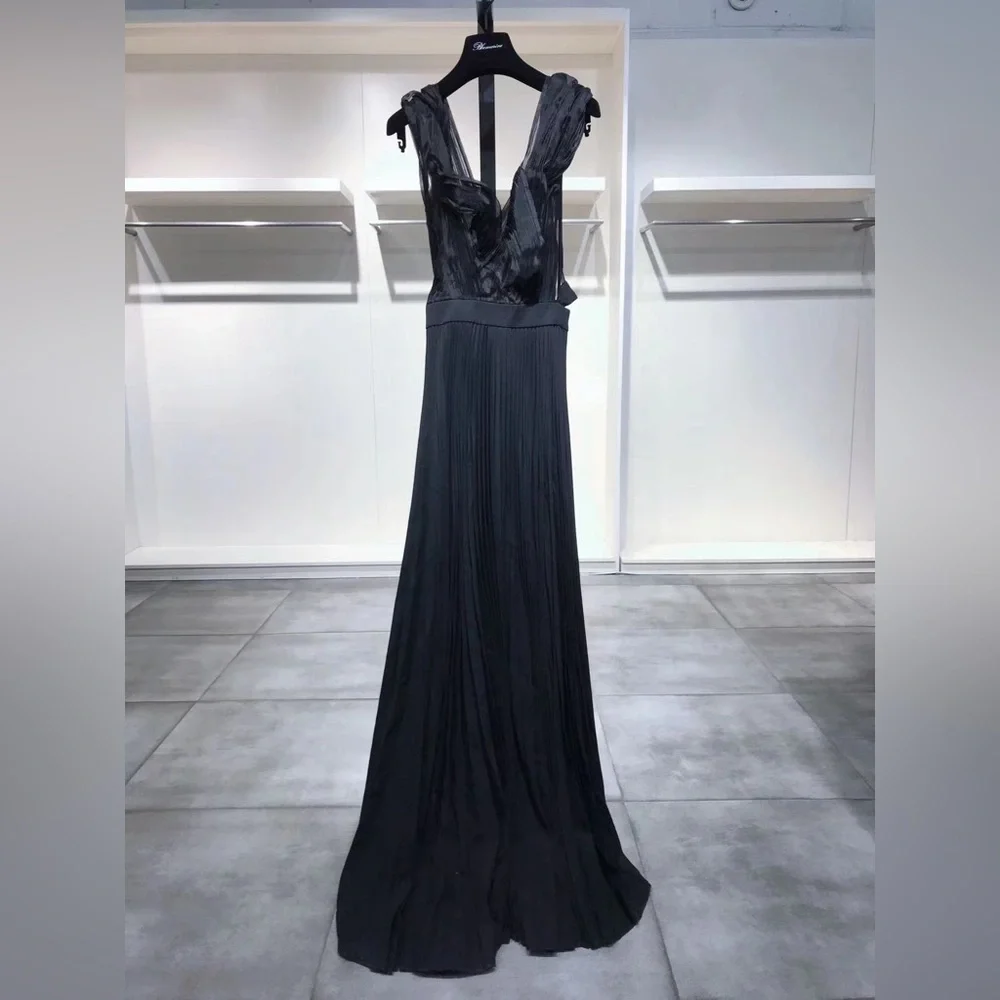 US 2 Victoria Beckham Wool Asymmetric Plunge Dress NWOT - Picture 3 of 10